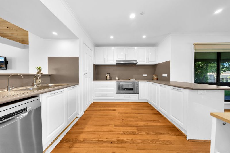 7 Courtnay Place, Epping