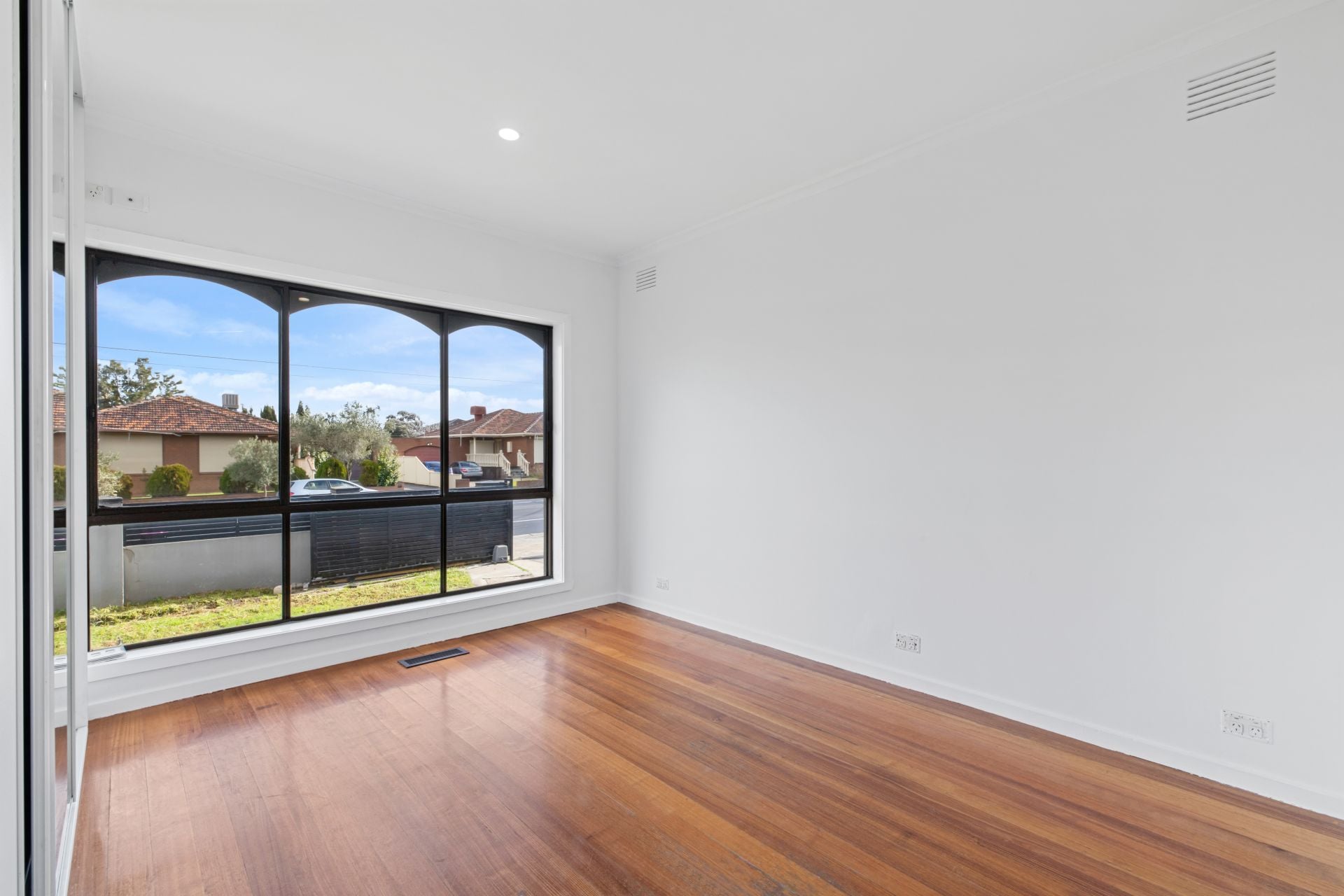 Stylish Family Living in a Prime Thomastown Location