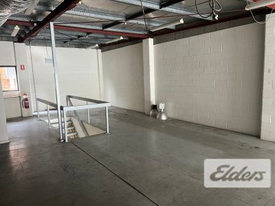 HIGHLY EXPOSED SHOWROOM ON WELLINGTON RD!