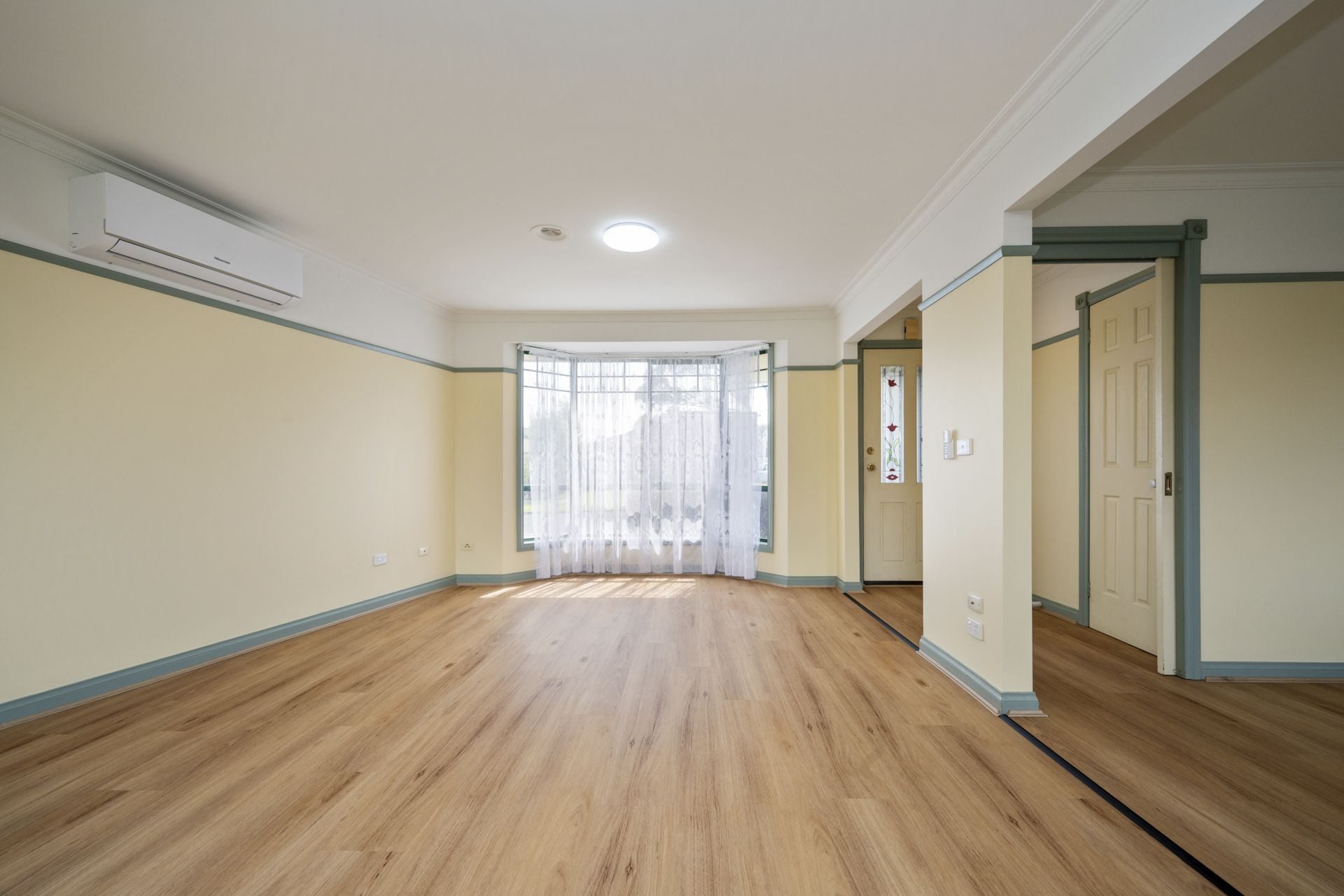 Fresh, Modern Living in a Convenient Location!