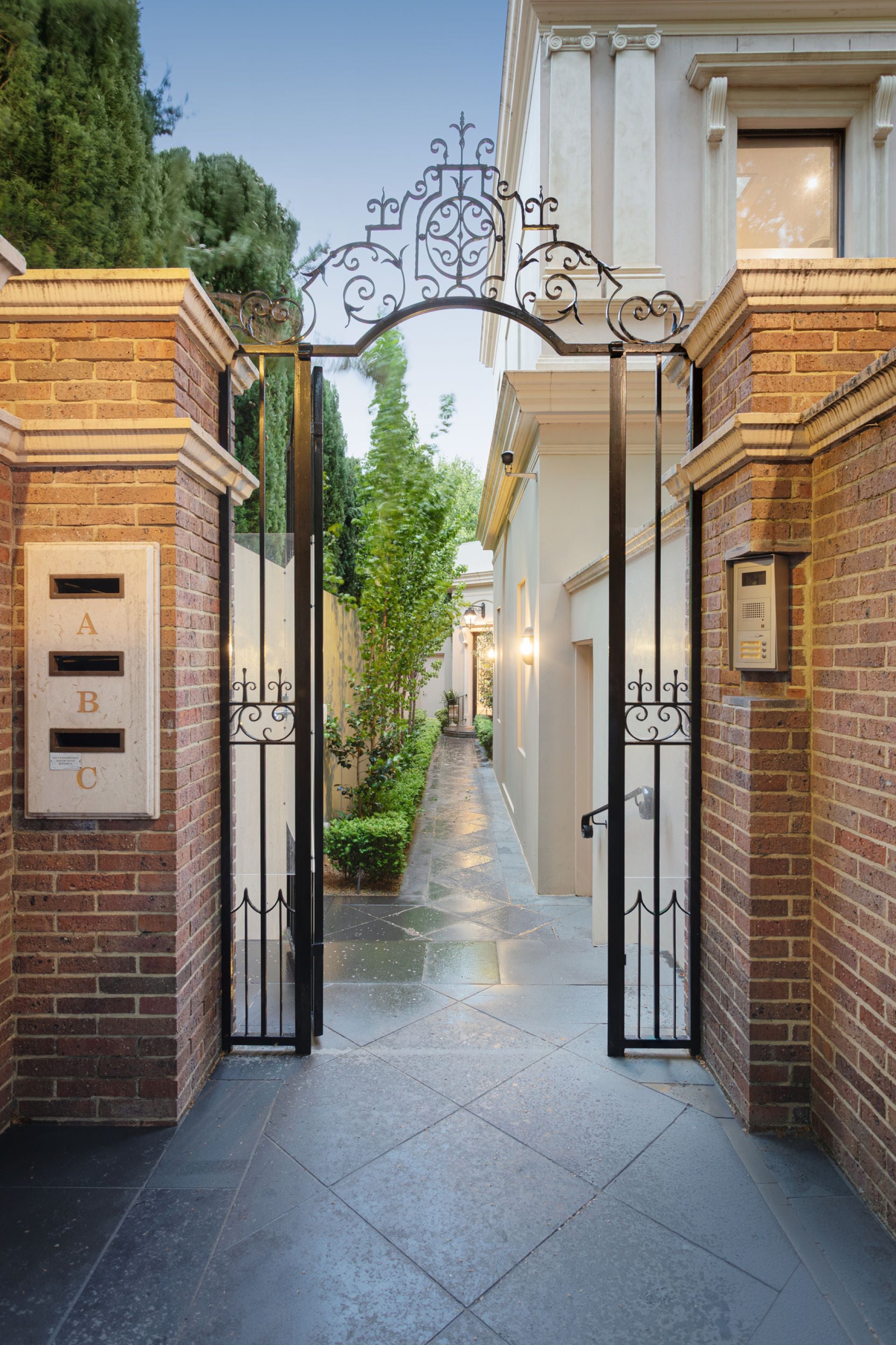 5C Maple Grove, Toorak, Toorak - Thumbnail 2