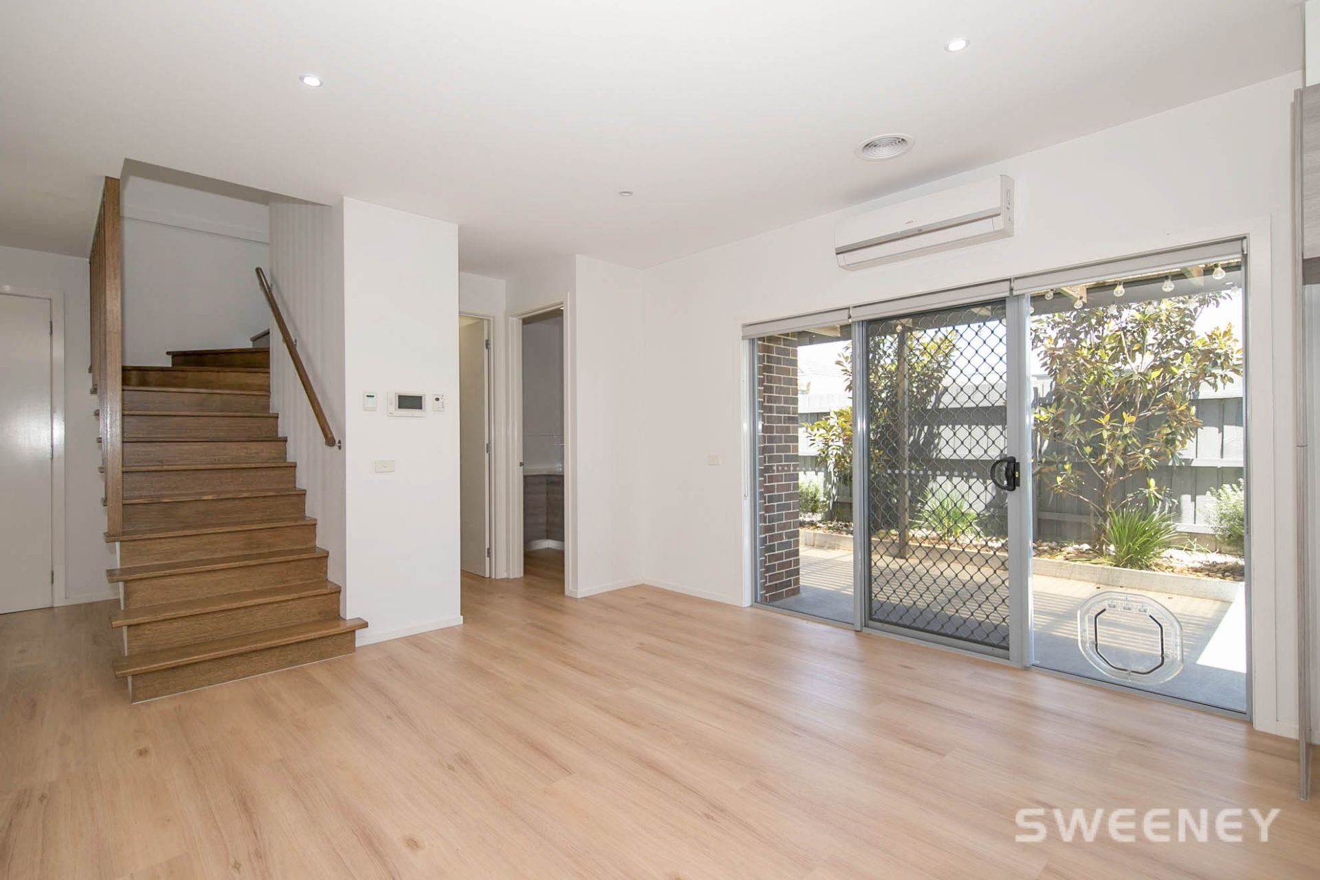 41 Heather Avenue, Brooklyn - Thumbnail 3