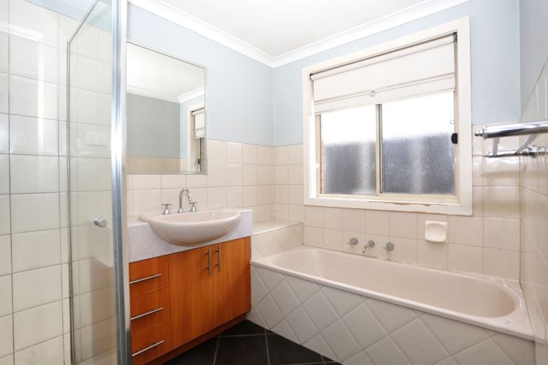 2/66 Barry Street, Reservoir