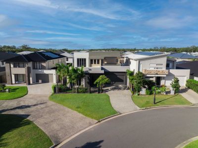 Luxurious, Practical & Entertainers Dream !