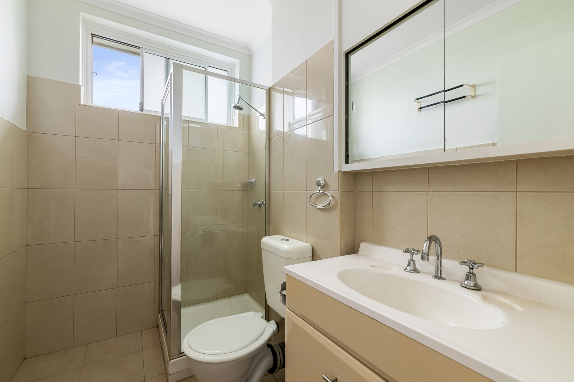Modern Updated Apartment in a Prime Essendon Location