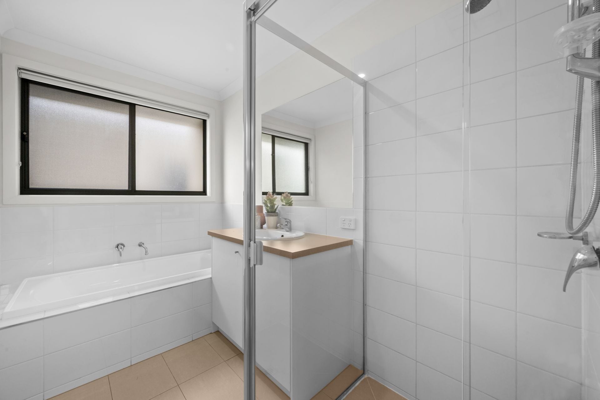 Five Star Family Living In Peaceful Epping