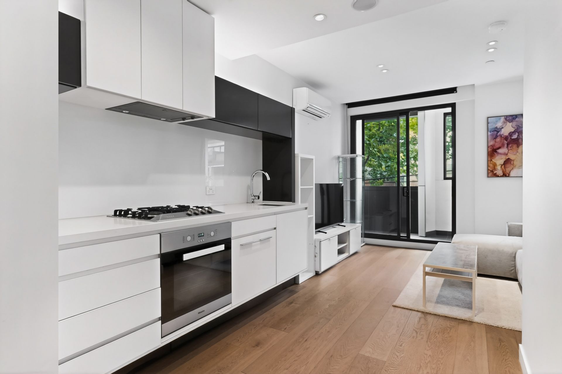 114/2 Hobson Street, South Yarra - Thumbnail 2