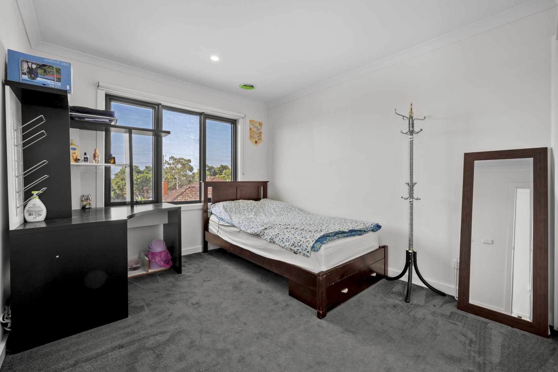 Modern Townhouse Offering Lifestyle And Location