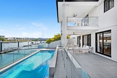 Hope Island Masterpiece - Furnished waterfront home