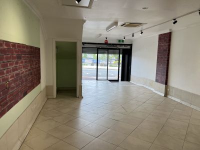 SHARP RETAIL ON STANLEY STREET!