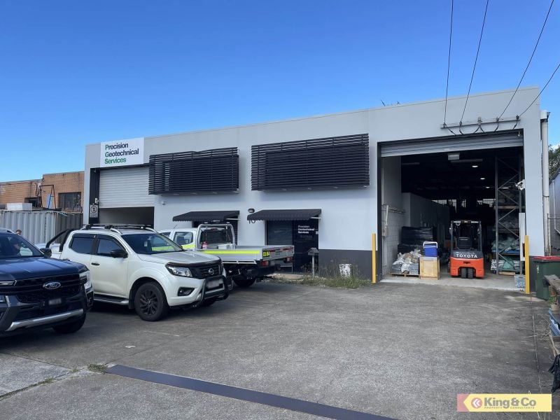 Quality Freestanding Office/Warehouse!