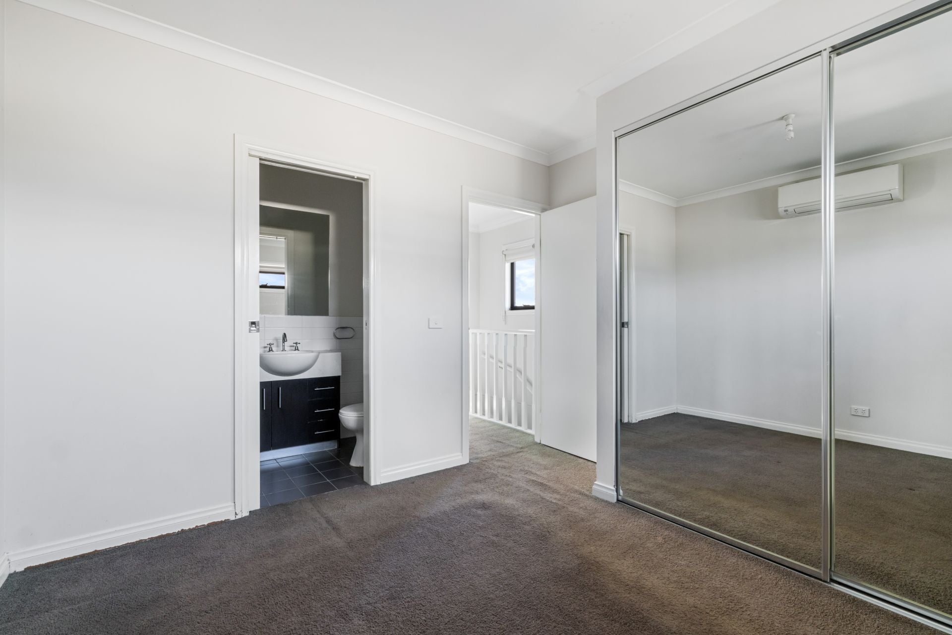Stylish Townhouse Offering Convenience and Comfort