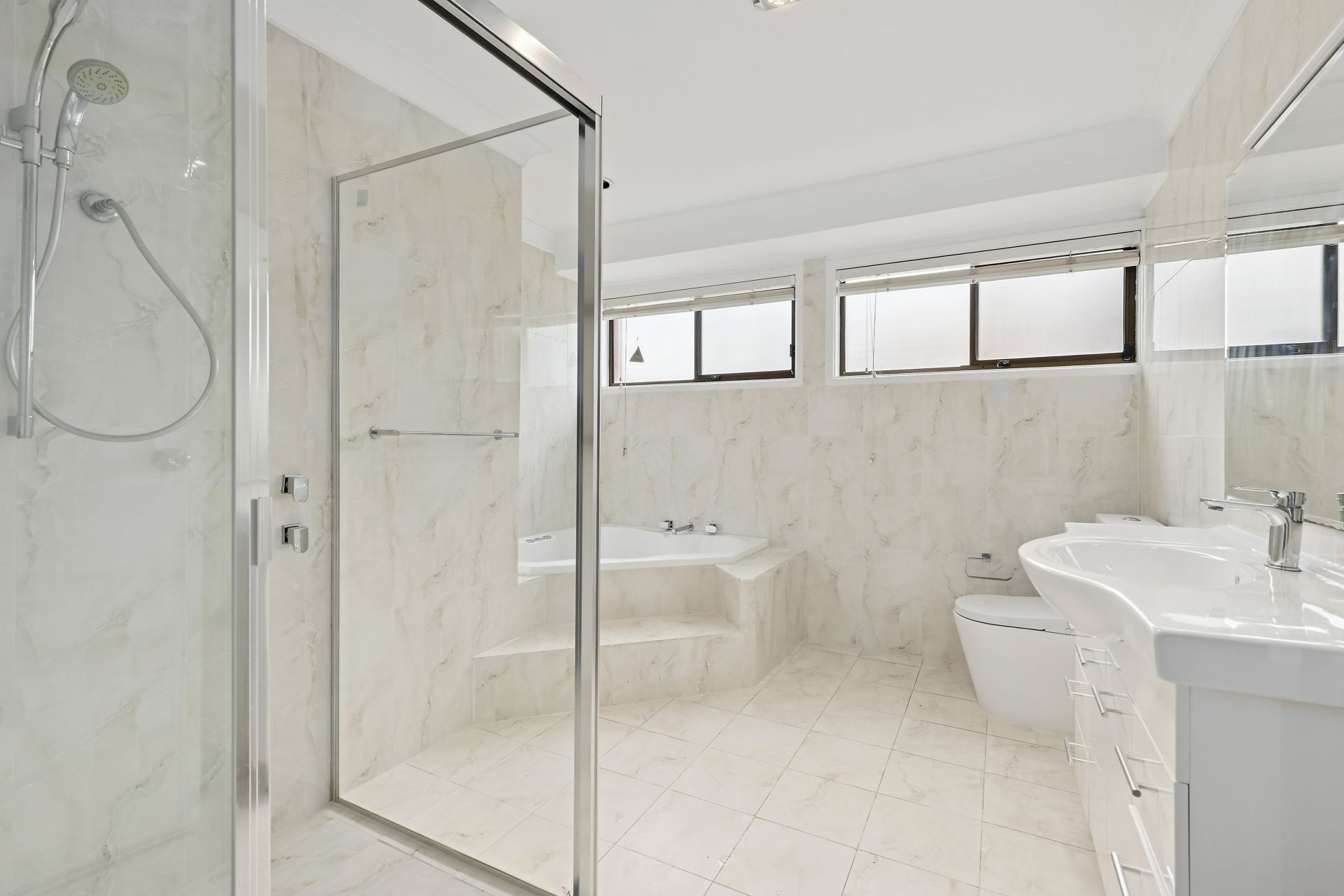 4 Randwick Close, Casula, Casula - Thumbnail 4