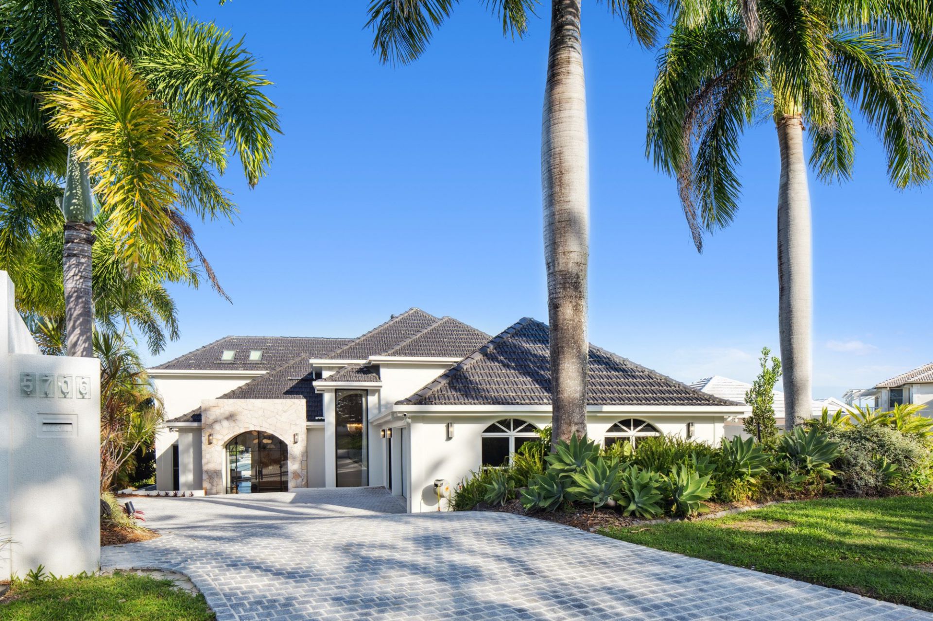 5706 Observation Crescent, Sanctuary Cove - Thumbnail 3