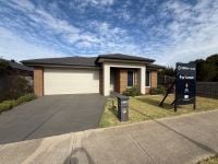 25 Byron Drive, Drouin VIC