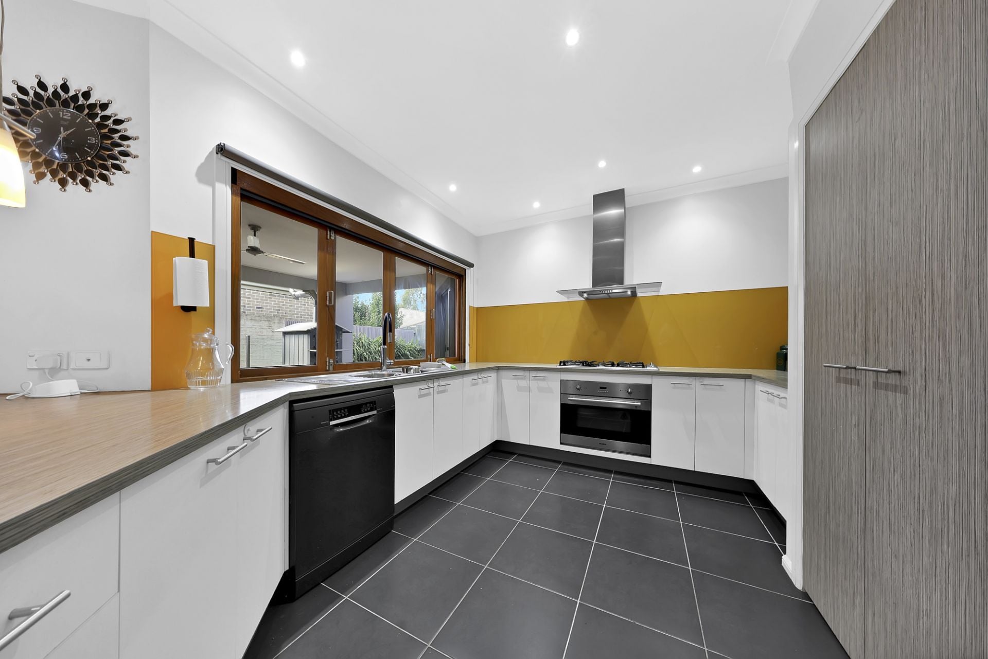 A PERFECT FAMILY HOME!