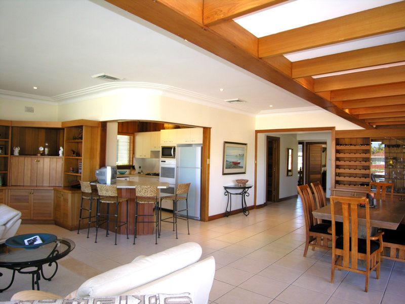 100 Belgrave Esplanade, SYLVANIA WATERS, Sylvania Waters - Thumbnail 6