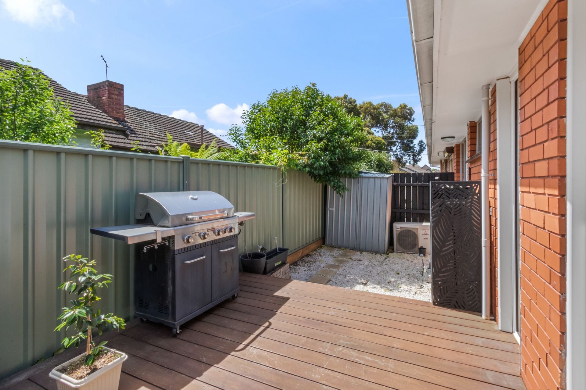 Stunning Unit in Ideal Location
