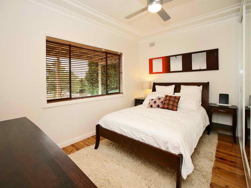 38 Vista Street, CARINGBAH SOUTH, Caringbah South - Thumbnail 2