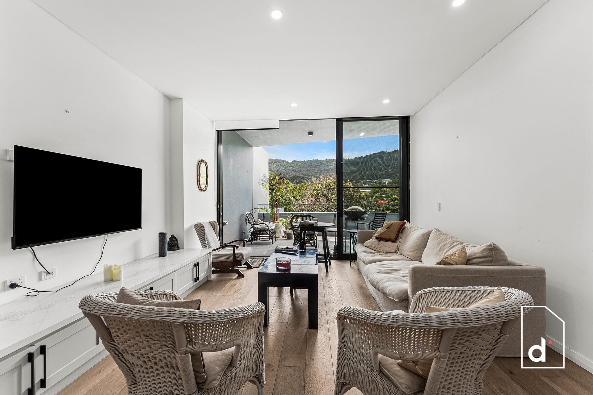 202/8 Railway Parade, Thirroul NSW