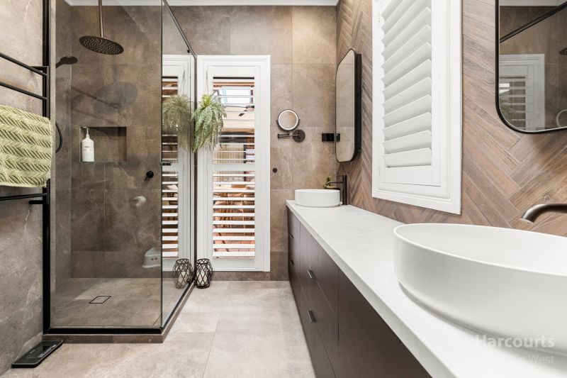 27 Great Barr Crescent, Caroline Springs