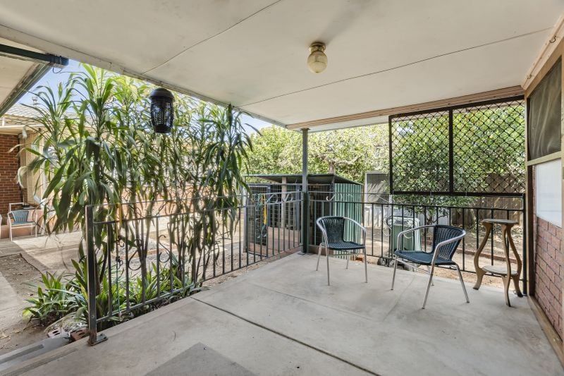 8 Casey Drive, Lalor