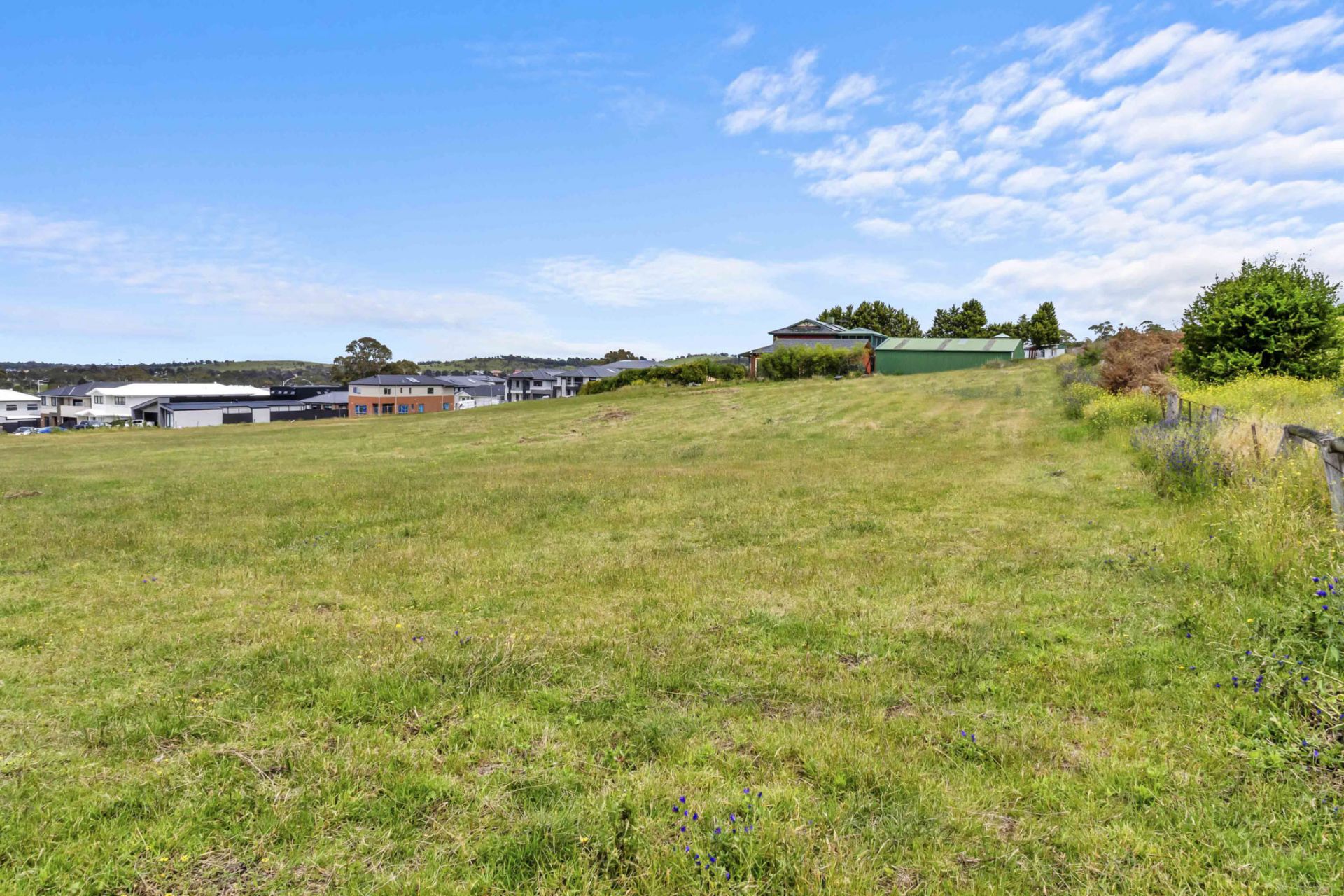 12 Cumbungi Close, South Morang VIC, South Morang - Thumbnail 2