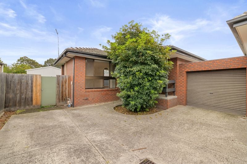 3/3 Smith Street, Reservoir