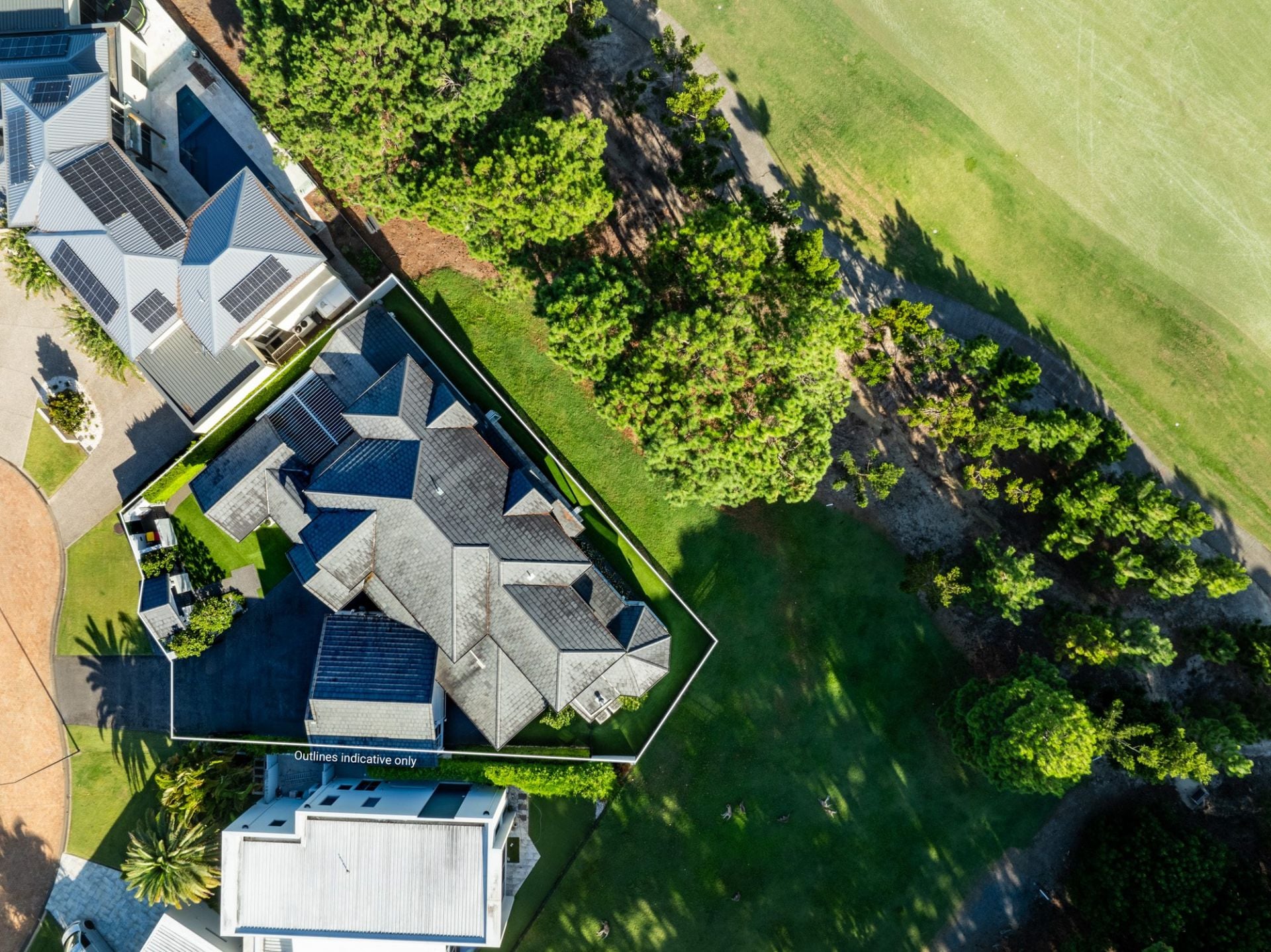 2265 Banksia Lakes Drive, Sanctuary Cove - Thumbnail 5