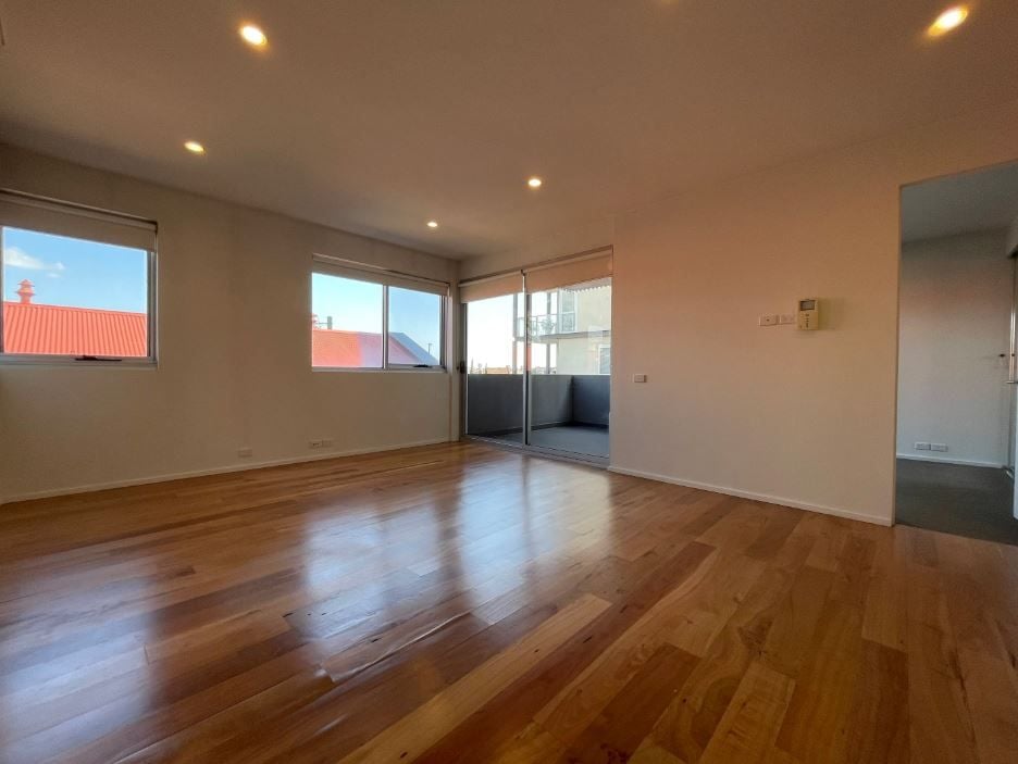 Modern 2-Bedroom Unit in Prime Plenty Road Location