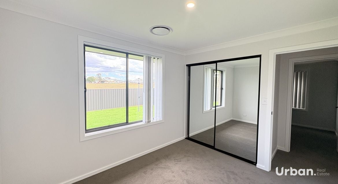 Lochinvar 10 Cahill Close