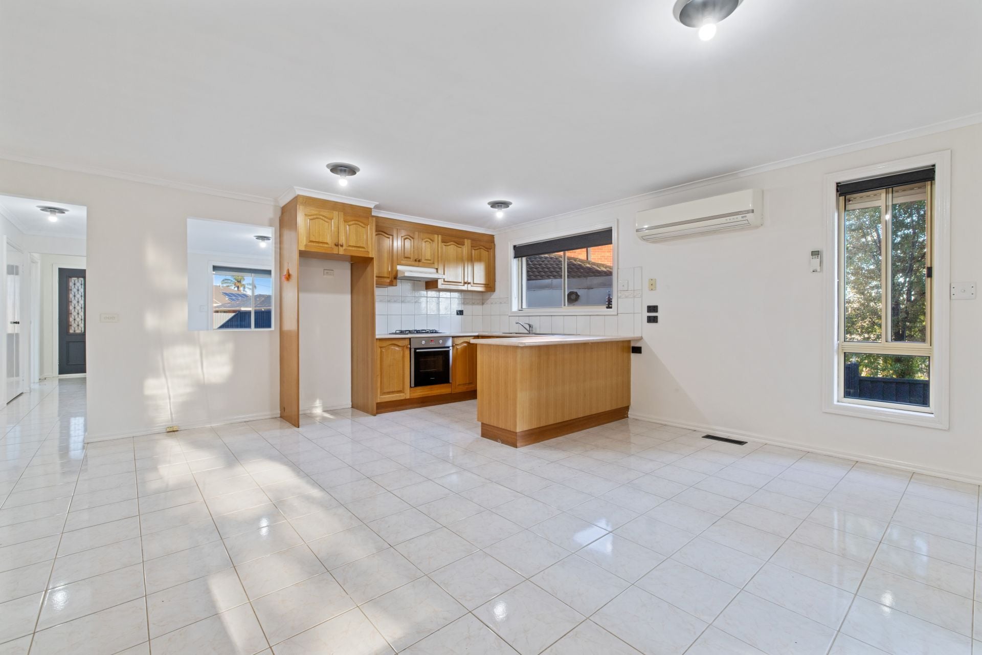 Immaculate Unit in a Peaceful Court Setting