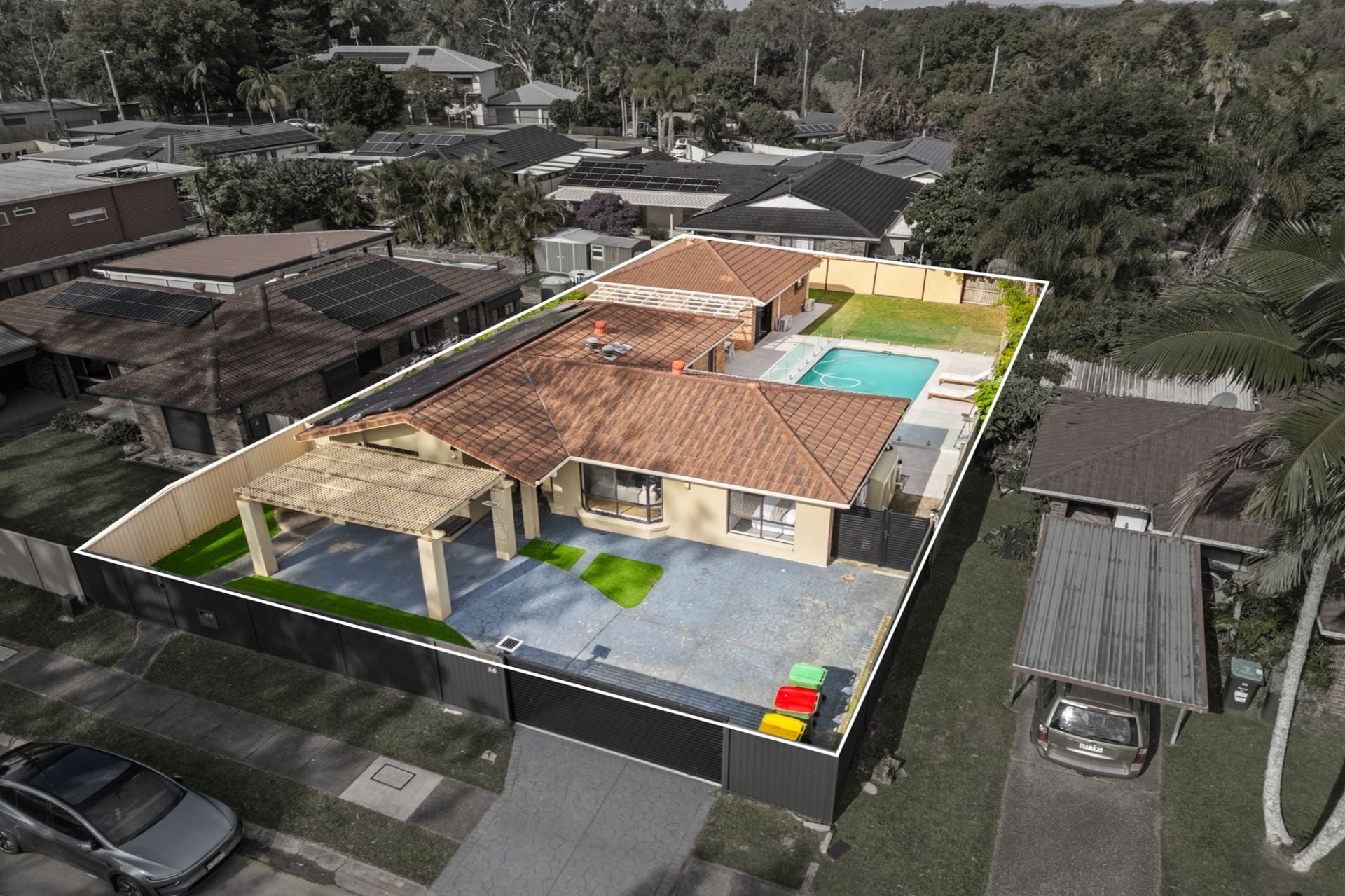 58 Chisholm Road, Carrara - Image 1