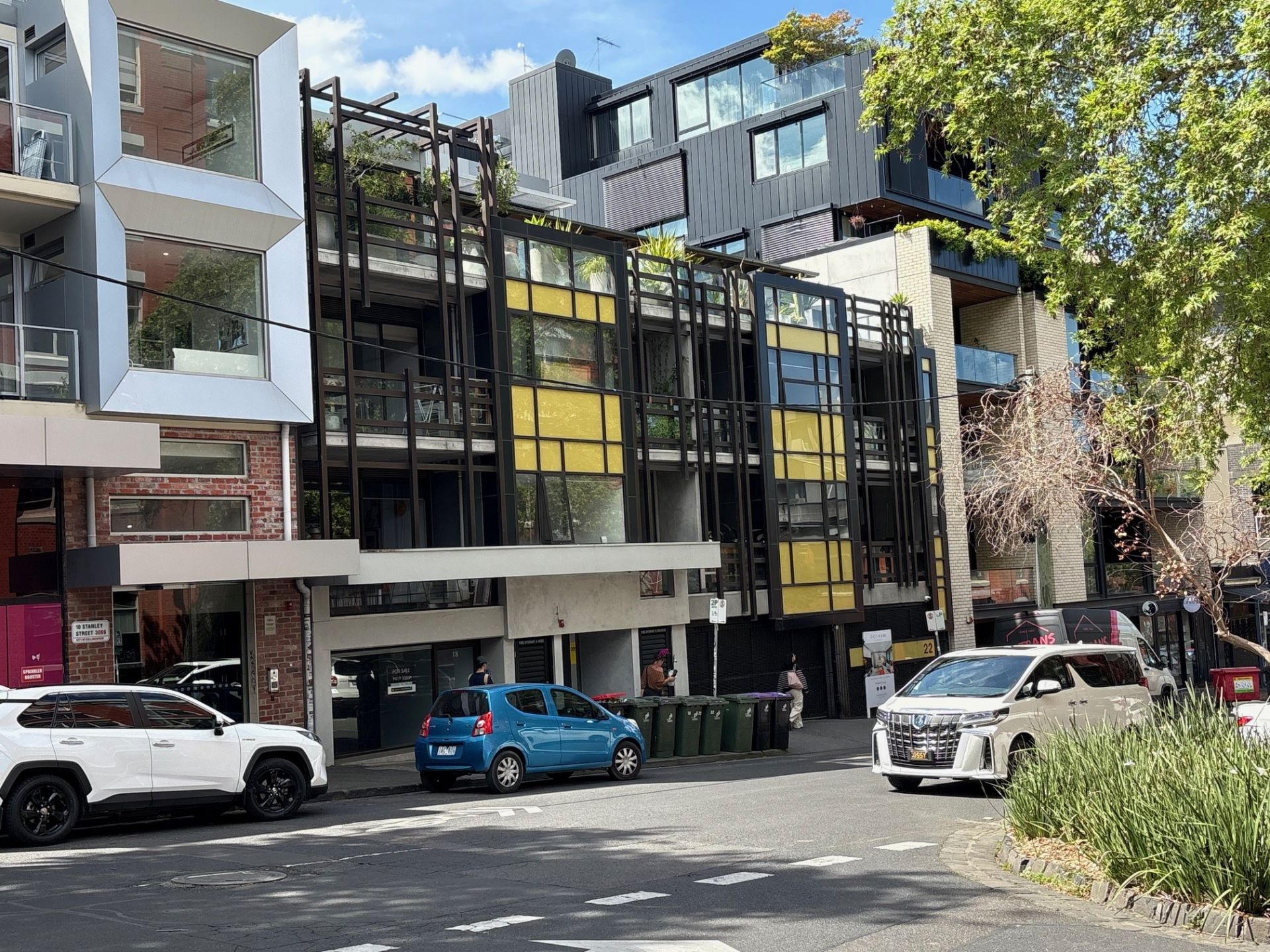 Street Frontage Office/Retail in sought after trendy Collingwood