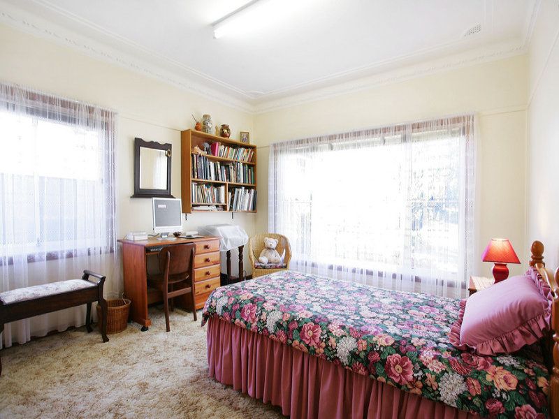 31 Crescent Road, CARINGBAH SOUTH, Caringbah South - Thumbnail 2