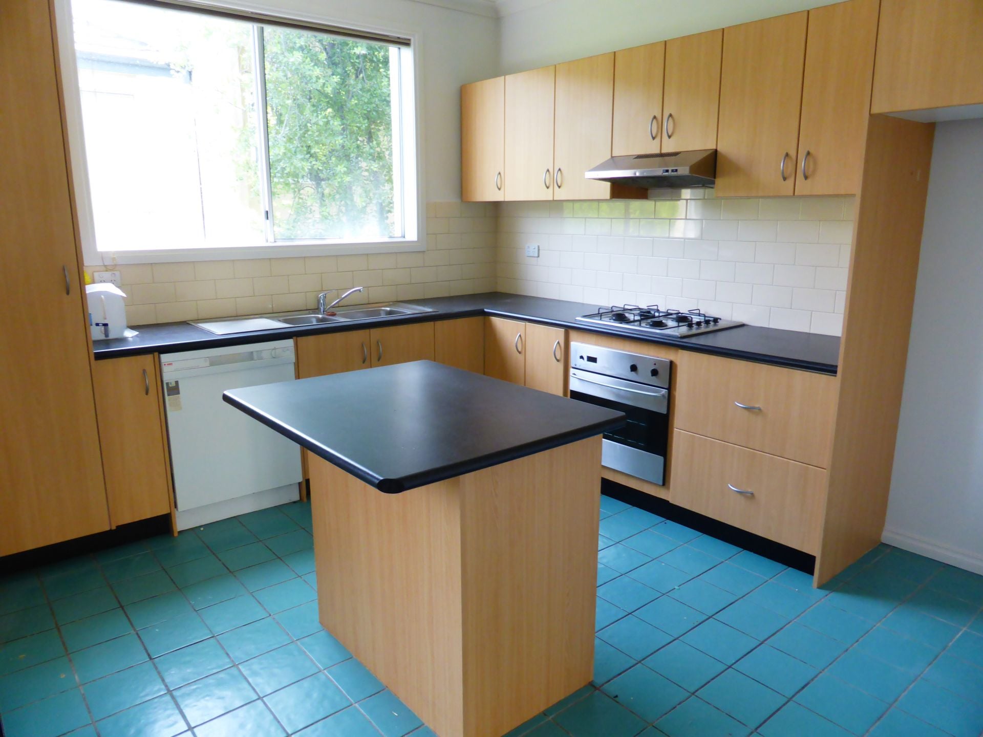 Spacious Living in Excellent Location!