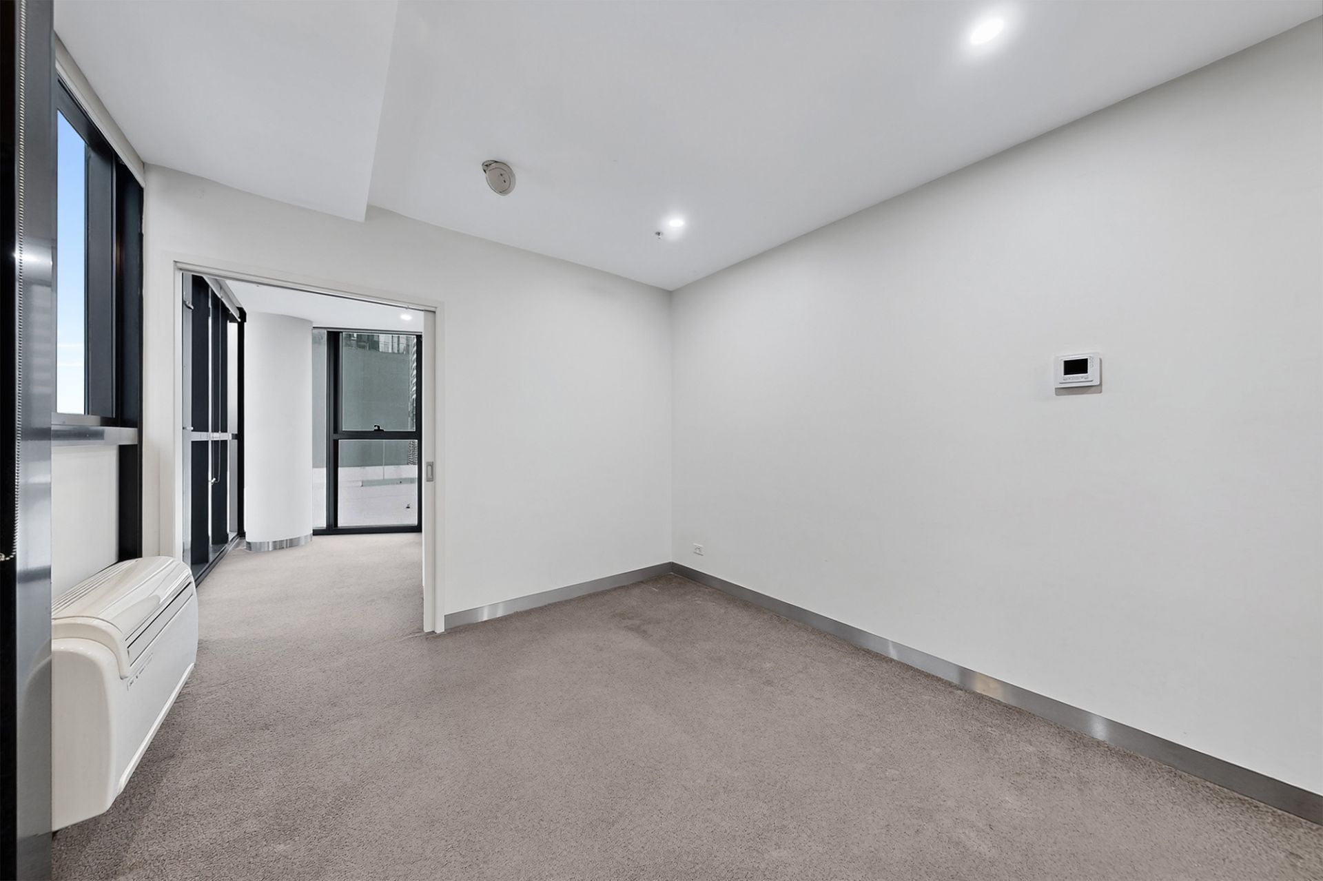 402/33 Clarke Street, Southbank - Thumbnail 4