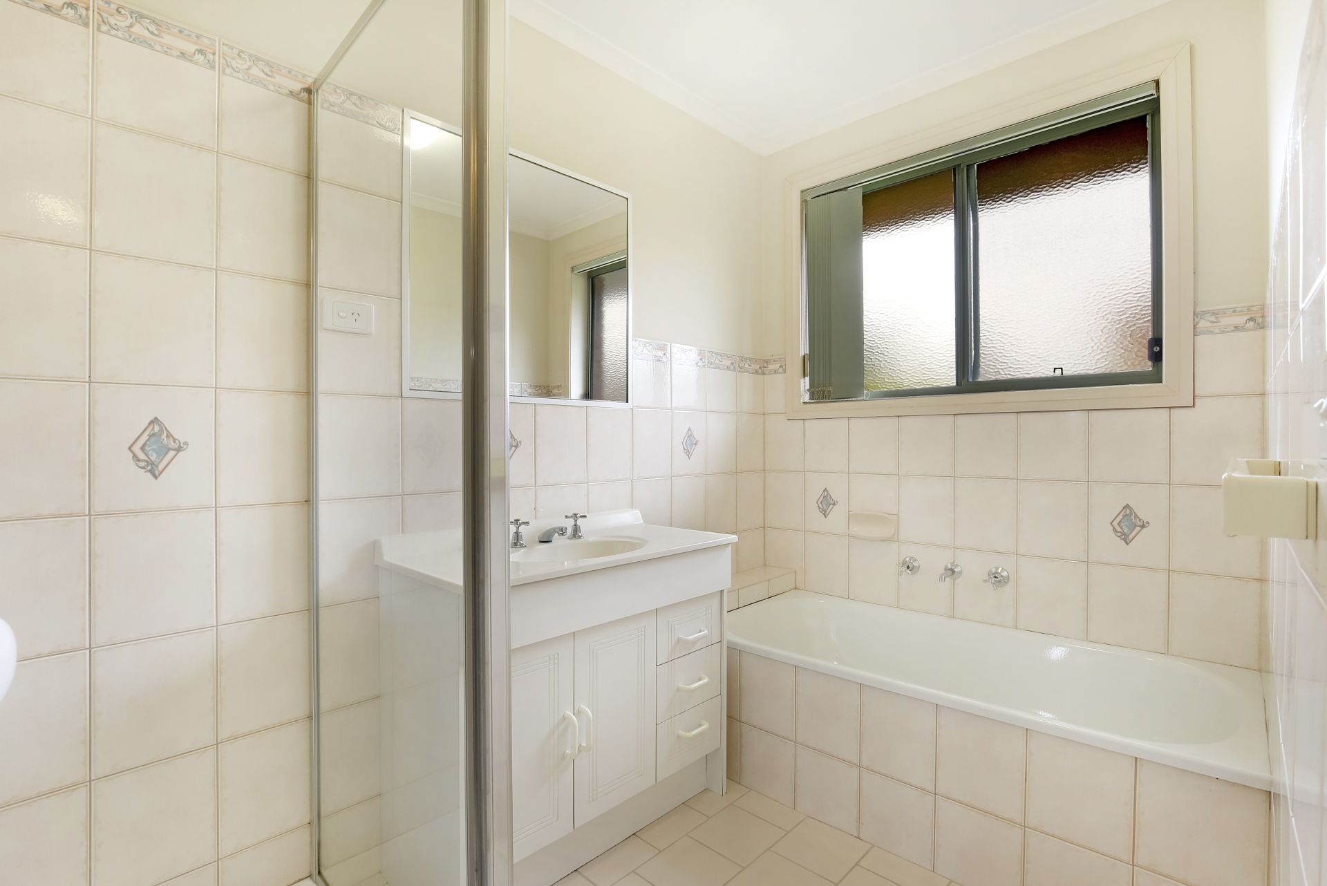 LOCATION AND COMFORT ALL IN ONE!!!