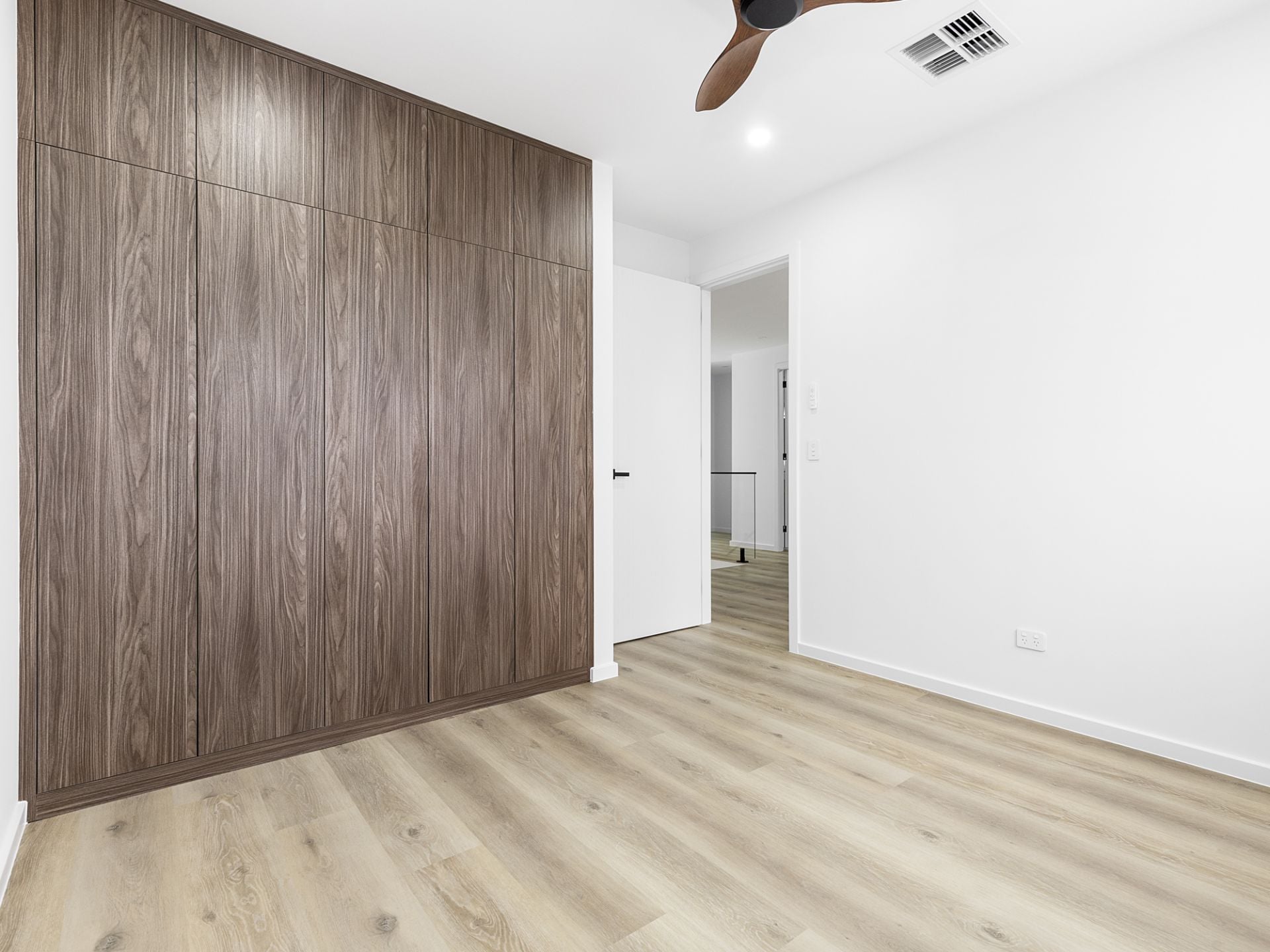 8 Candlebark Avenue, Glenning Valley, Glenning Valley - Thumbnail 5