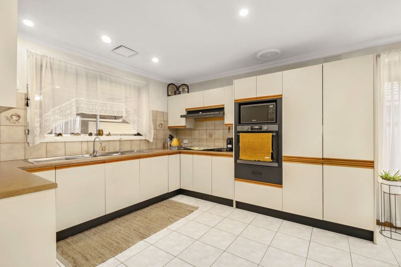 12 Heather Avenue, Thomastown