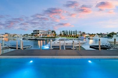 Relaxed, Private Waterfront Haven with an Idyllic Outlook