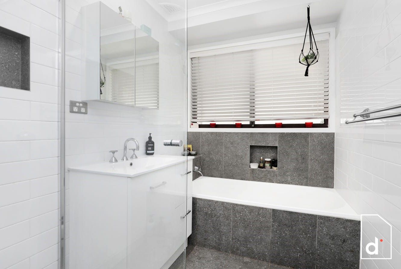 11 Lang Street, Woonona NSW