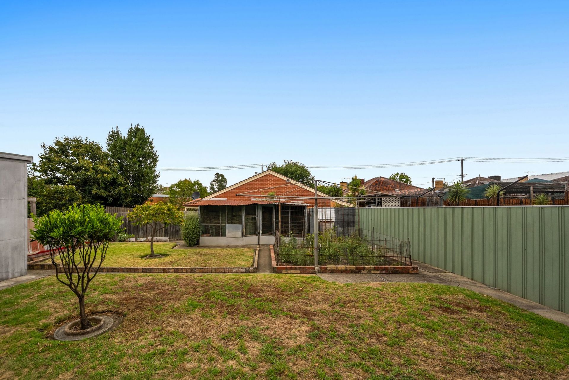 2 HOMES IN ONE ( 2 INCOMES $$$$ )
or SELF-CONTAINED IN-LAW ACCOMMODATION 
or A 5 BEDROOM HOME WITH ROOM FOR ALL