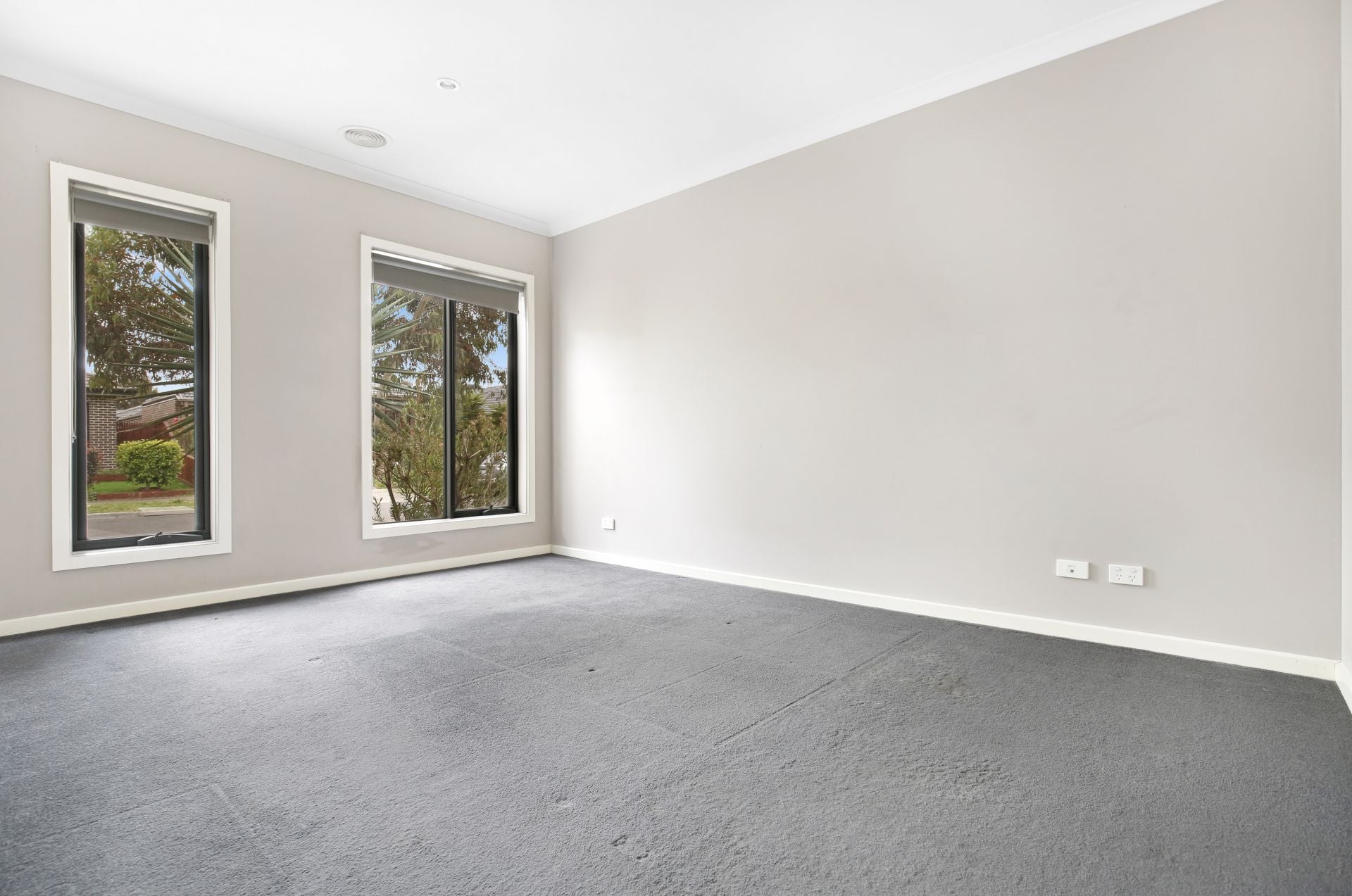 INVITING & MODERN 4 BEDROOM FAMILY HOME