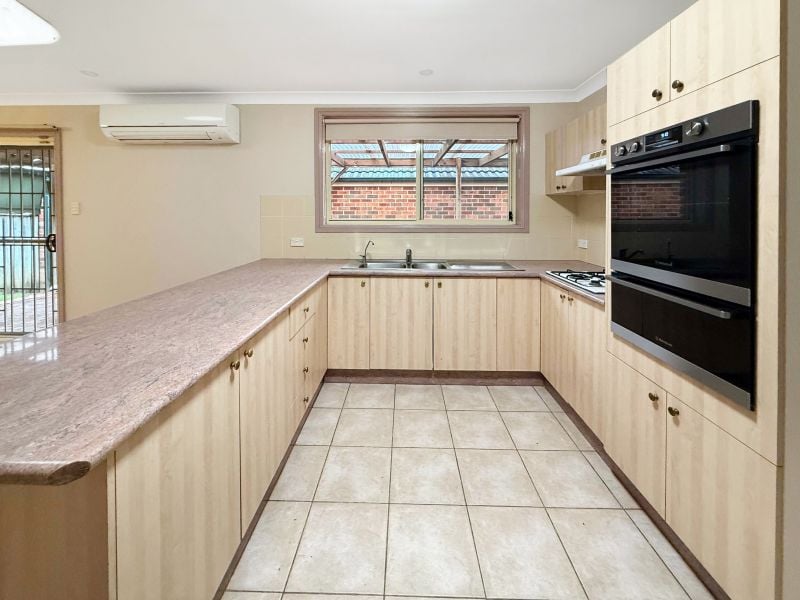 Well-Presented Family Home in the Popular Cascades Estate
