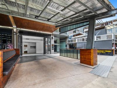 FITTED COMMERICAL KITCHEN IN THRIVING RETAIL PRECINCT