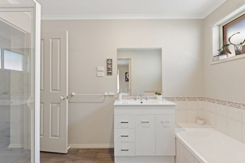 16 Elvey Drive Kangaroo Flat VIC, Flat - Thumbnail 5