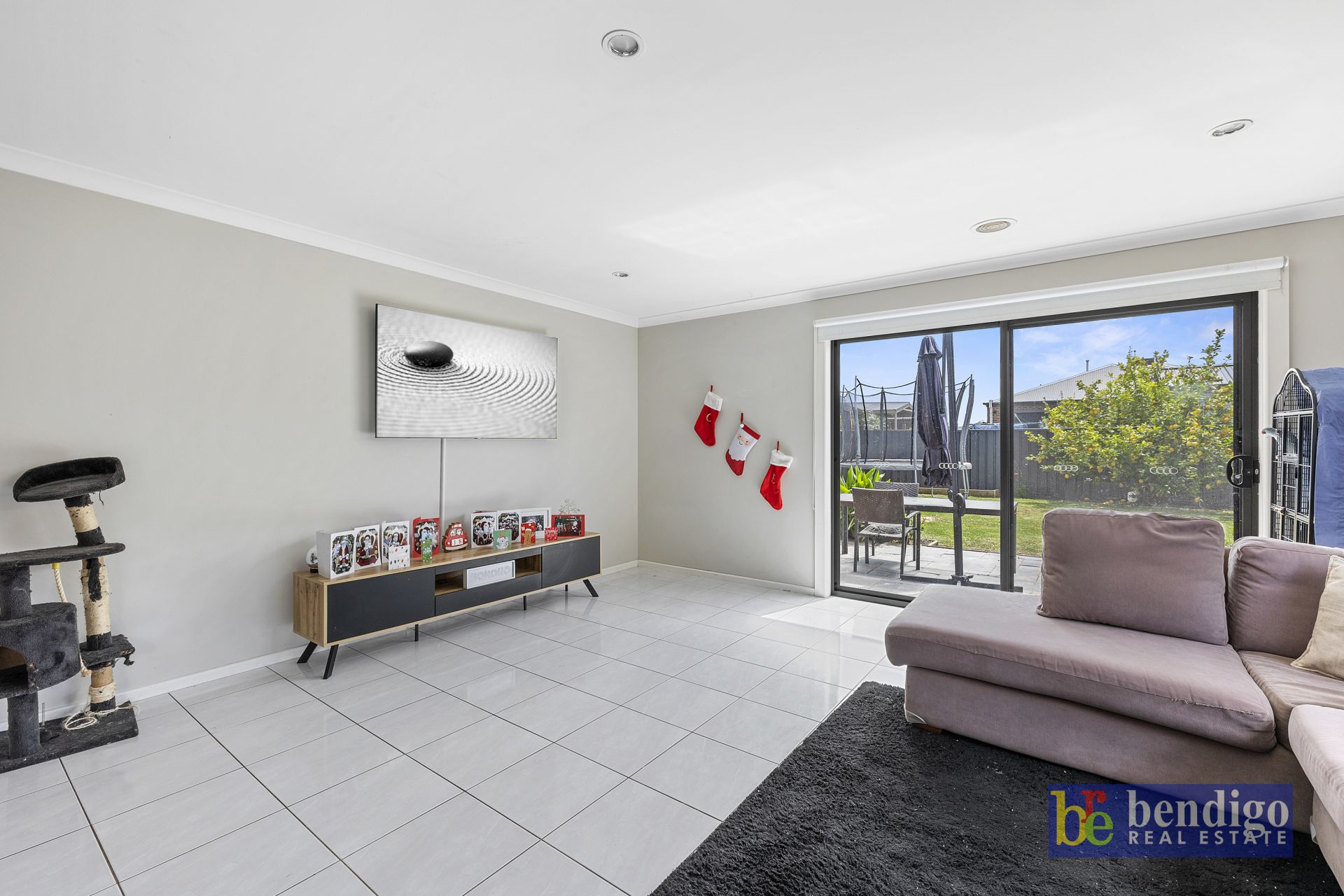 77 Greenfield Drive Epsom VIC, Epsom - Thumbnail 3