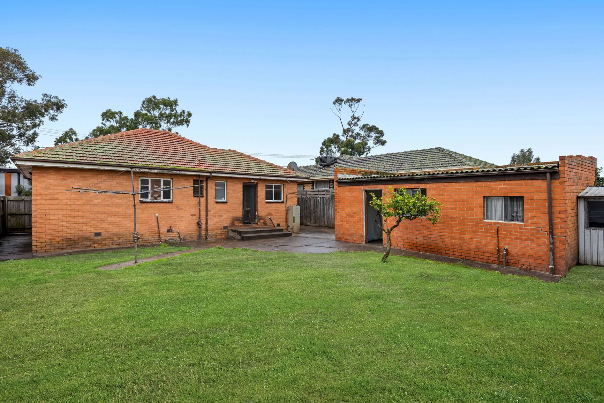 Classic Blonde Brick Beauty with Endless Potential