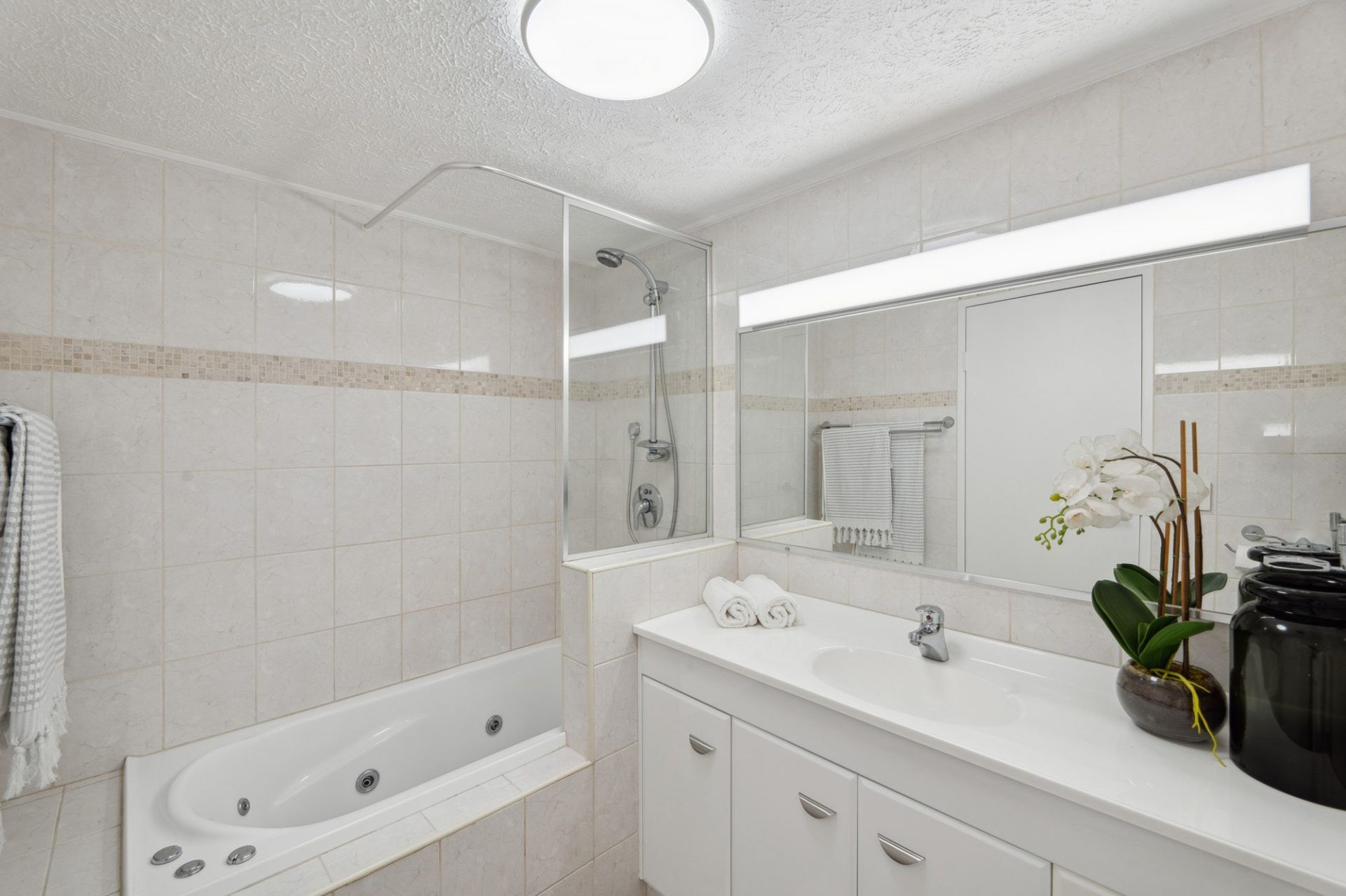 2/18 First Avenue, Broadbeach - Thumbnail 8